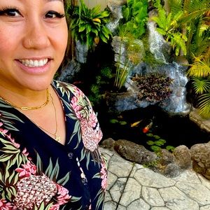 Hawaiian aloha print top and matching skirt sz. L